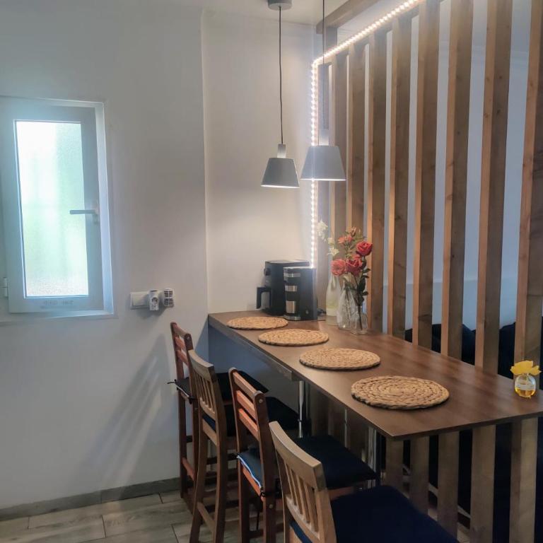 Puerto Banus Apartment near beachfront, big sunny terrace, pool, tennis court, parking & movies projector - One-Bedroom Apartment - 10