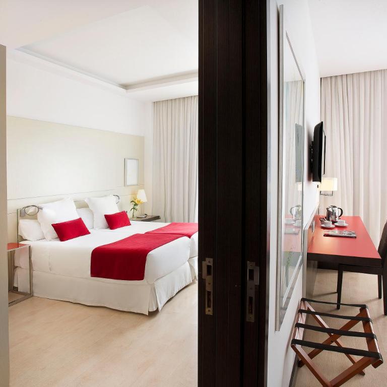 Grupotel Gran Via 678 - Family Room - 4