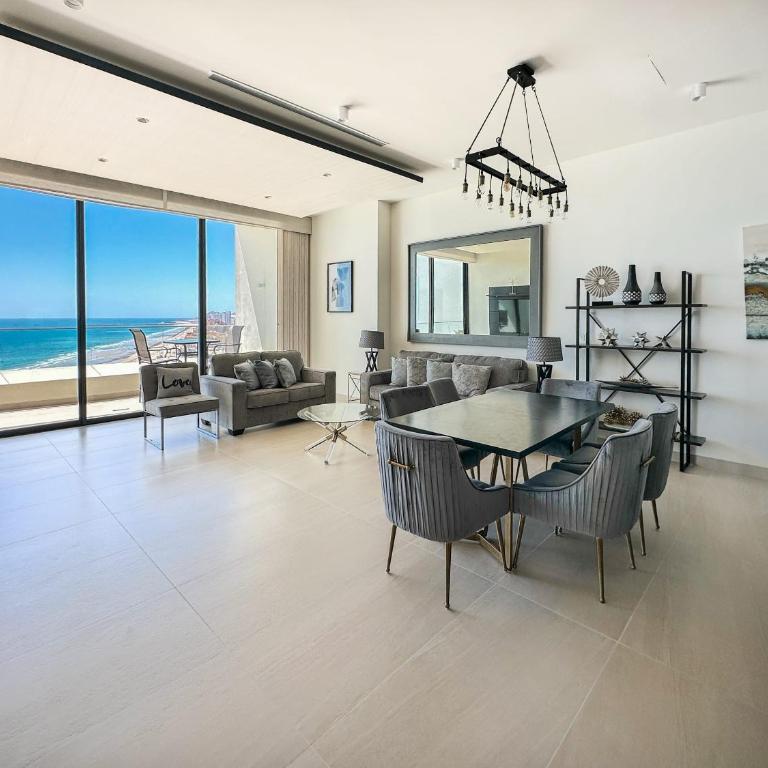 2BR Sandy Beach Beachfront Getaway - Apartment - 3