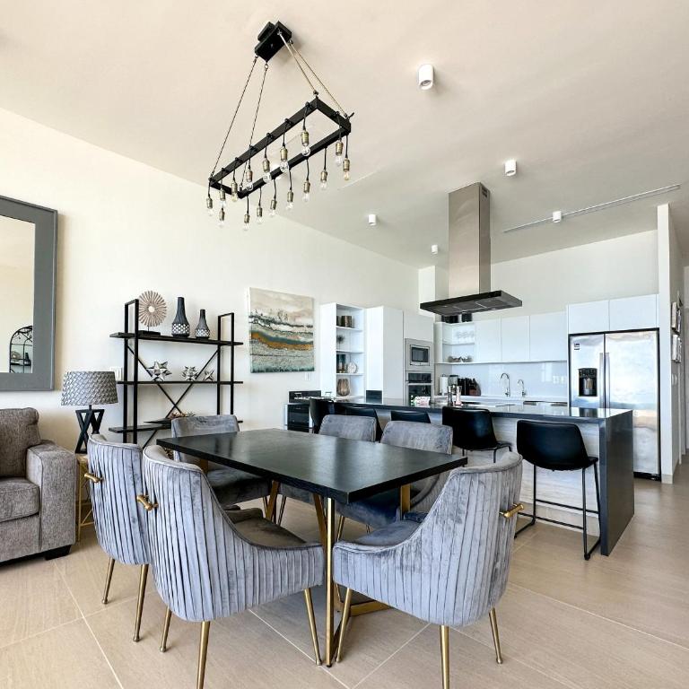 2BR Sandy Beach Beachfront Getaway - Apartment - 8