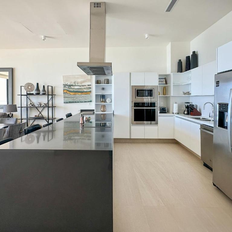 2BR Sandy Beach Beachfront Getaway - Apartment - 17