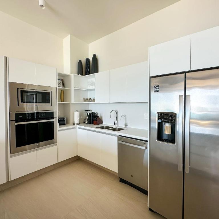 2BR Sandy Beach Beachfront Getaway - Apartment - 19