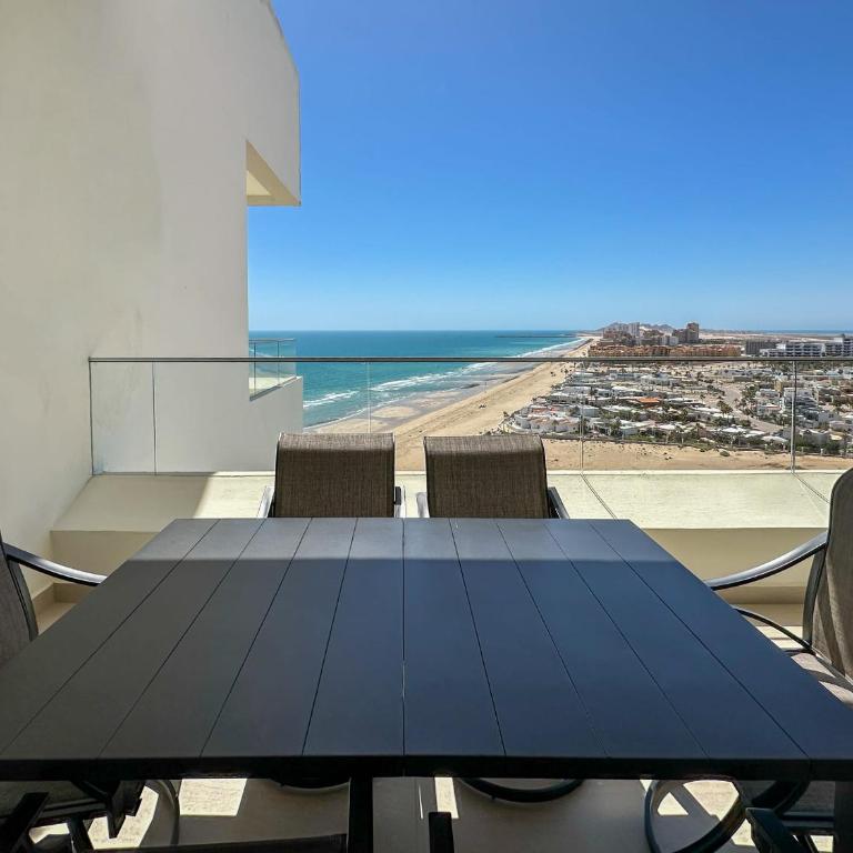 2BR Sandy Beach Beachfront Getaway - Apartment - 22