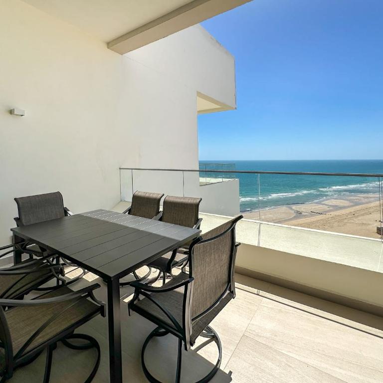 2BR Sandy Beach Beachfront Getaway - Apartment - 23