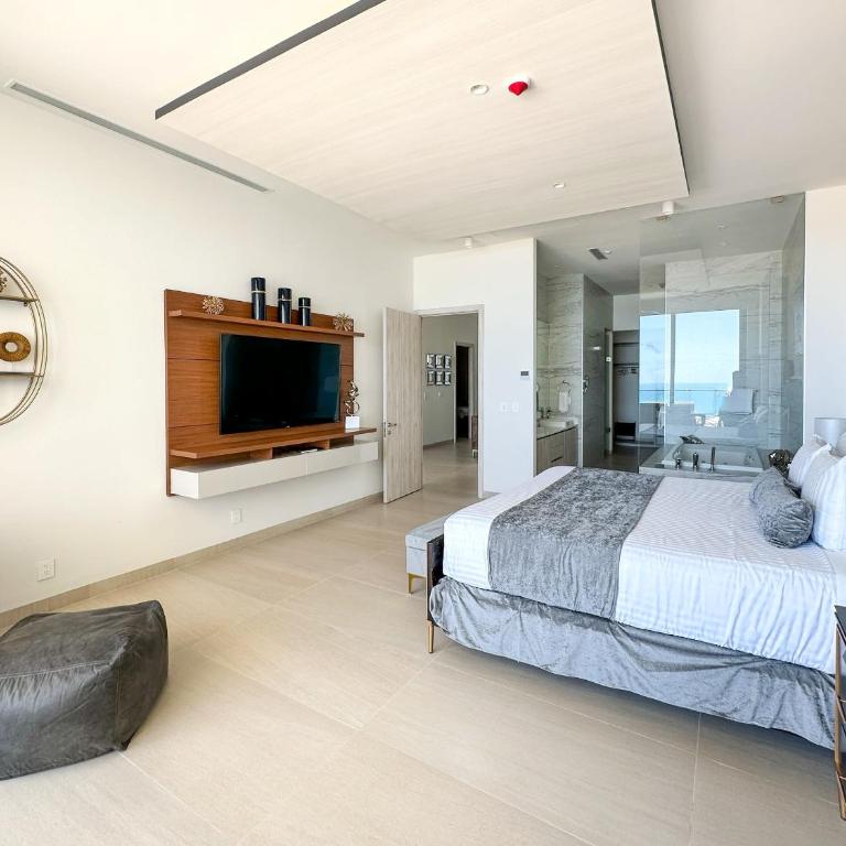 2BR Sandy Beach Beachfront Getaway - Apartment - 30