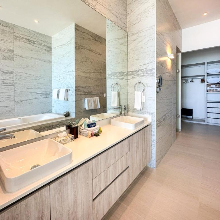 2BR Sandy Beach Beachfront Getaway - Apartment - 35