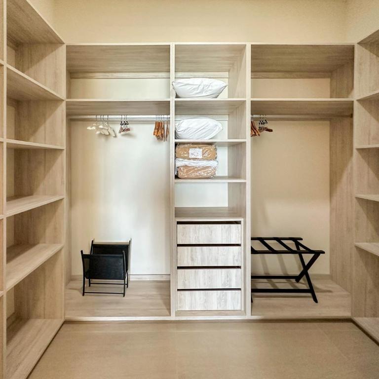 2BR Sandy Beach Beachfront Getaway - Apartment - 37