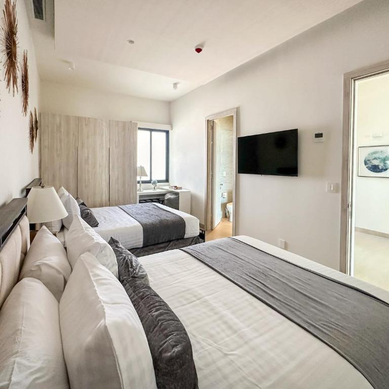 2BR Sandy Beach Beachfront Getaway - Apartment - 41