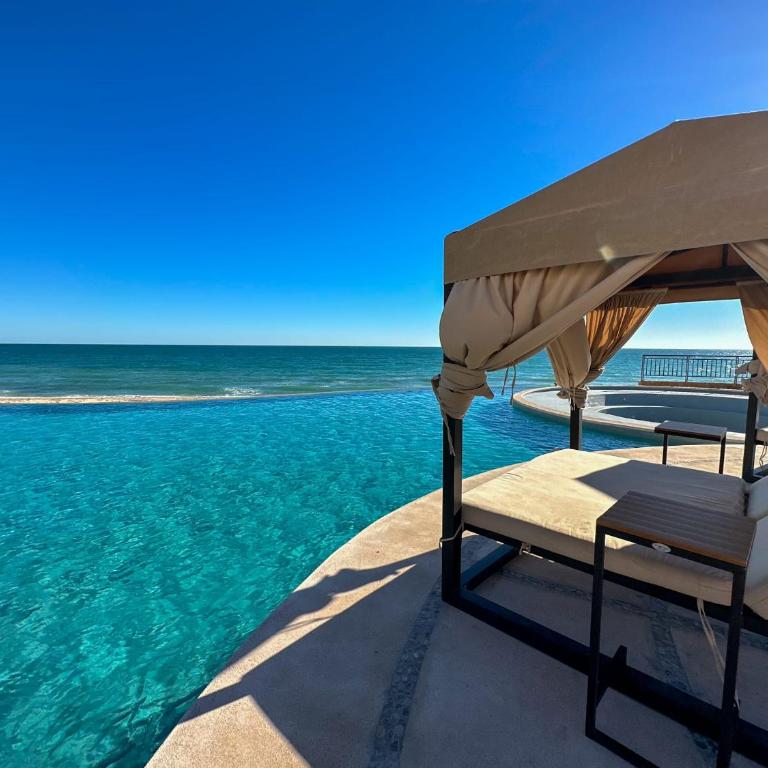 2BR Sandy Beach Beachfront Getaway - Apartment - 54