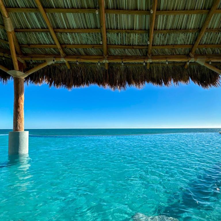 2BR Sandy Beach Beachfront Getaway - Apartment - 58