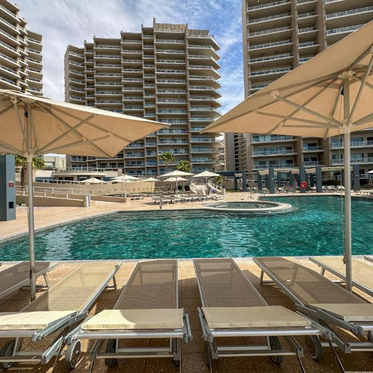 2BR Sandy Beach Beachfront Getaway - Apartment - 74