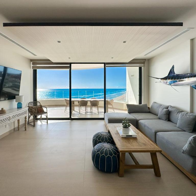 2BR Beachfront Retreat with Amazing Views - Apartment - 7
