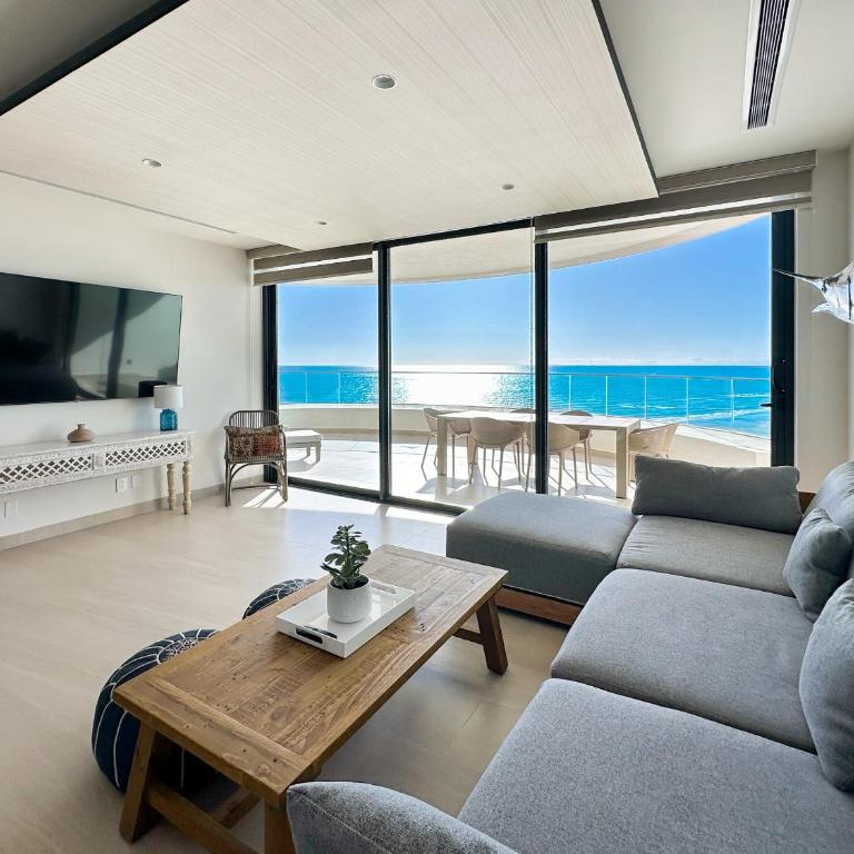 2BR Beachfront Retreat with Amazing Views - Apartment - 8