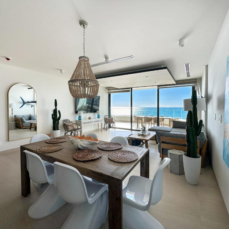 2BR Beachfront Retreat with Amazing Views - Apartment - 13