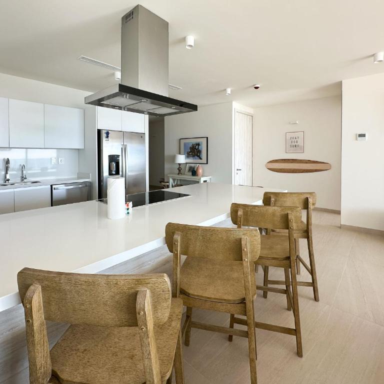2BR Beachfront Retreat with Amazing Views - Apartment - 16