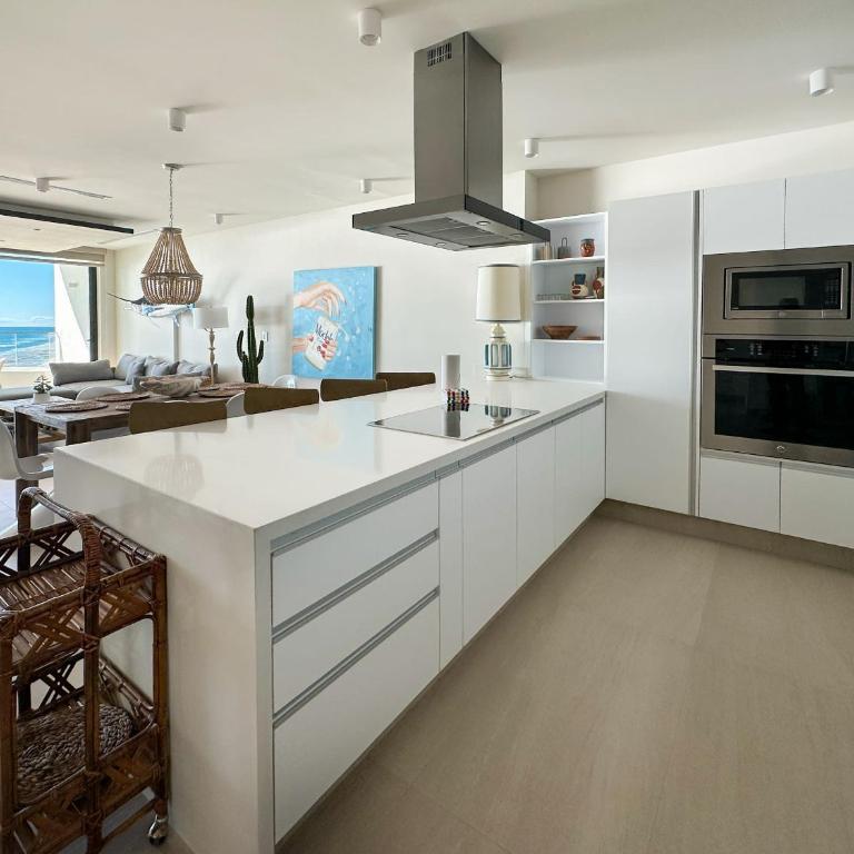 2BR Beachfront Retreat with Amazing Views - Apartment - 17