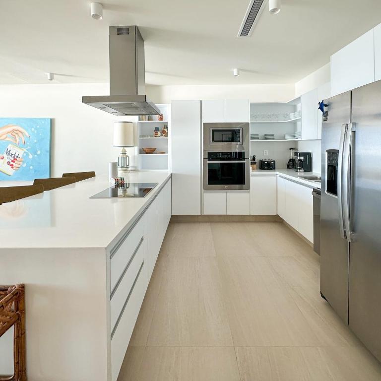 2BR Beachfront Retreat with Amazing Views - Apartment - 18