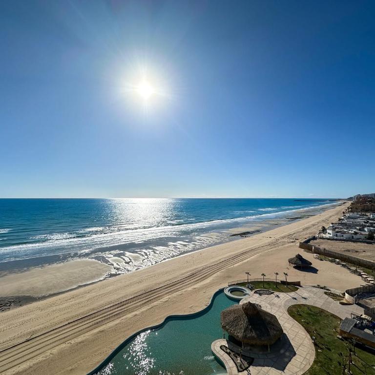 2BR Beachfront Retreat with Amazing Views - Apartment - 20