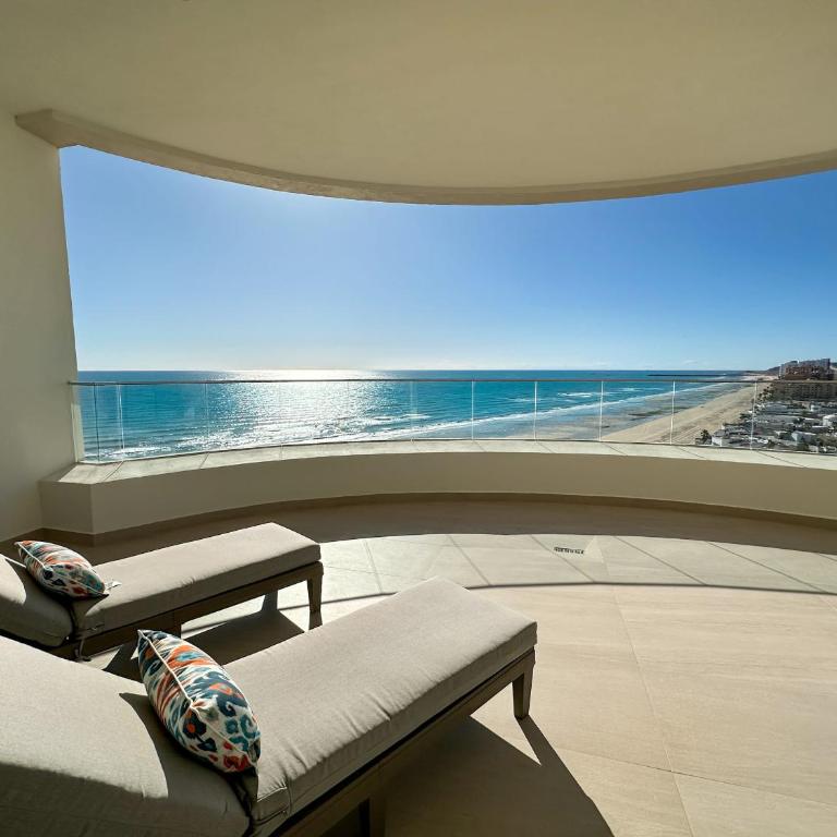 2BR Beachfront Retreat with Amazing Views - Apartment - 21
