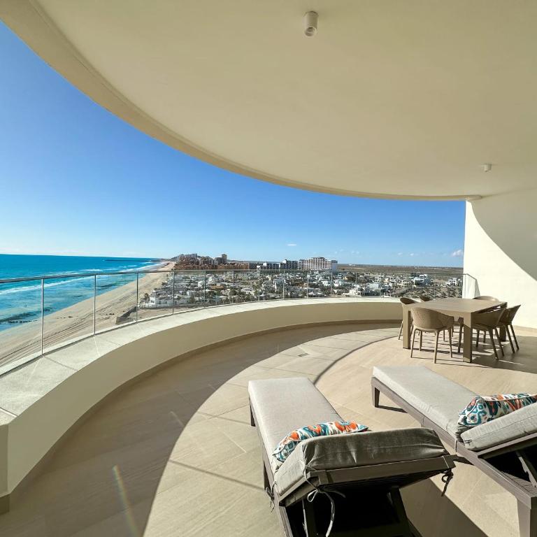 2BR Beachfront Retreat with Amazing Views - Apartment - 25