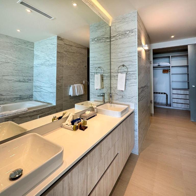 2BR Beachfront Retreat with Amazing Views - Apartment - 35