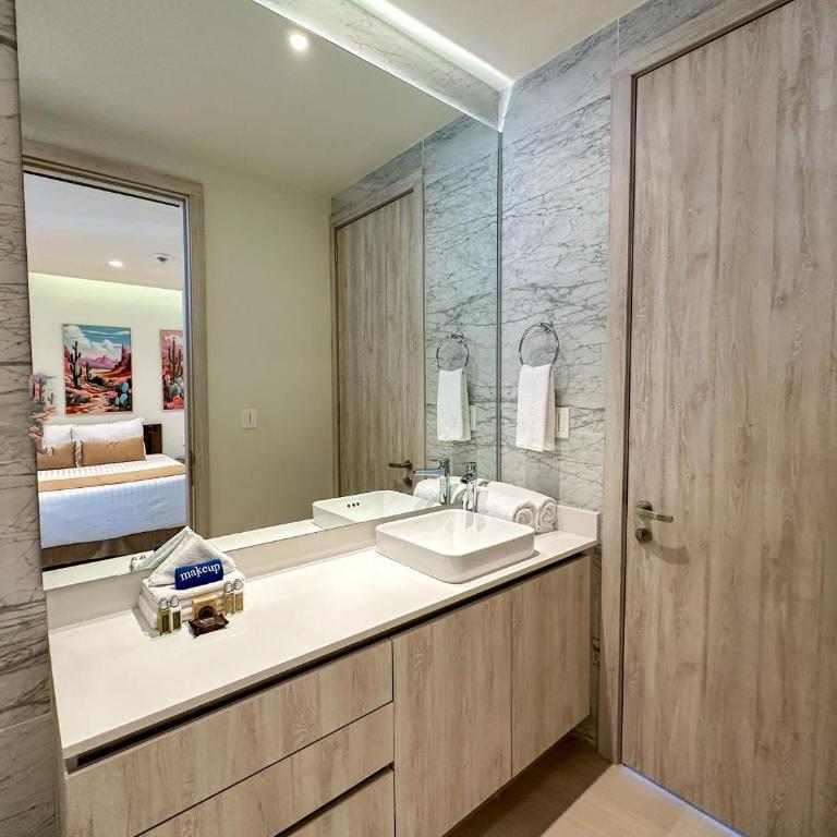 2BR Beachfront Retreat with Amazing Views - Apartment - 43
