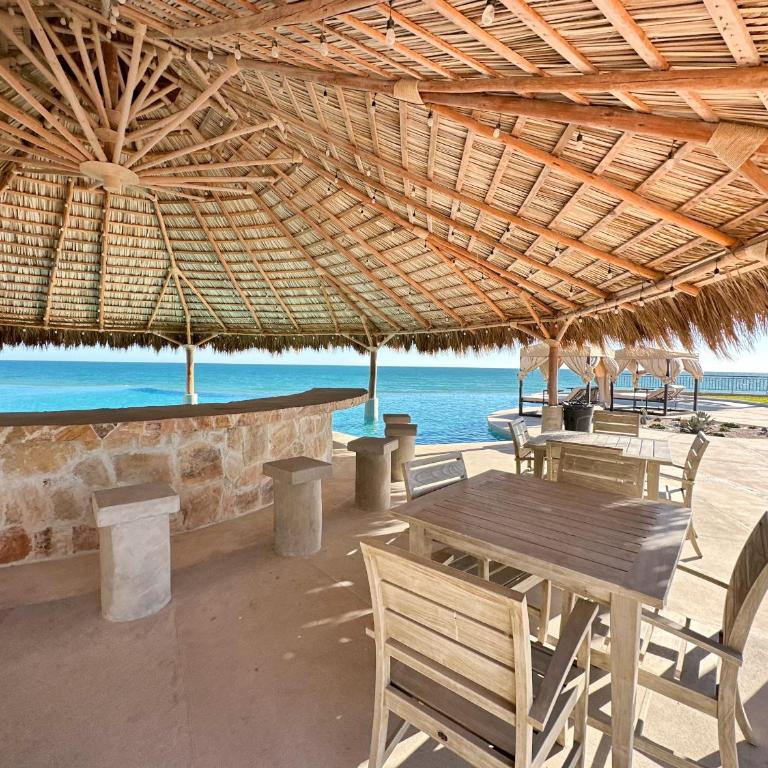 2BR Beachfront Retreat with Amazing Views - Apartment - 53