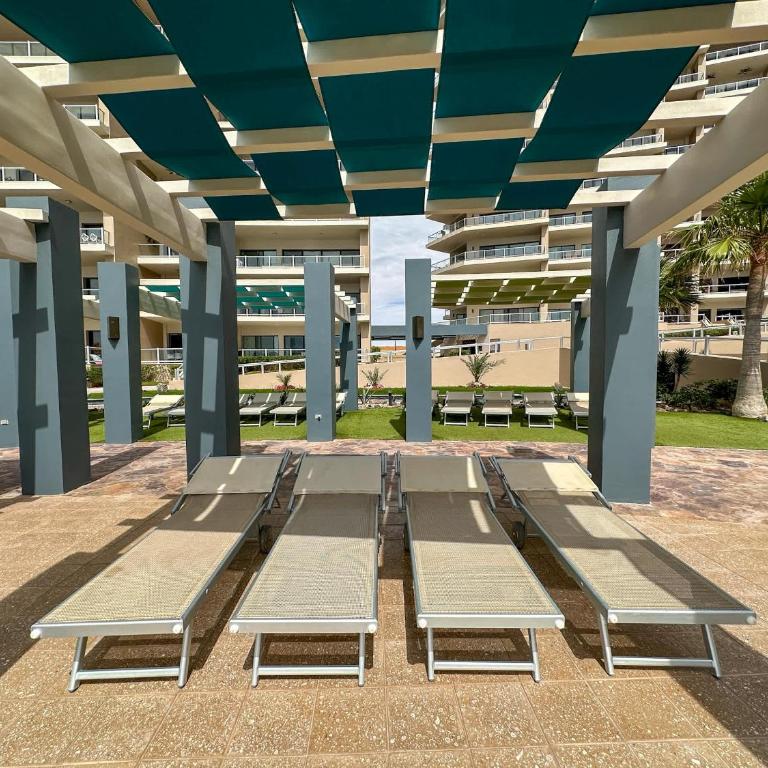 2BR Beachfront Retreat with Amazing Views - Apartment - 69