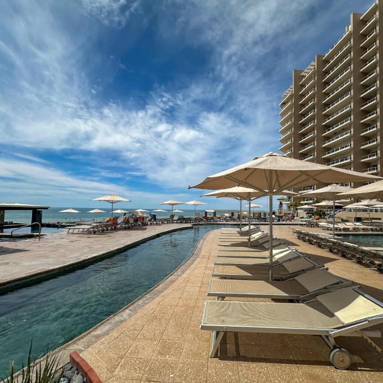2BR Beachfront Retreat with Amazing Views - Apartment - 79