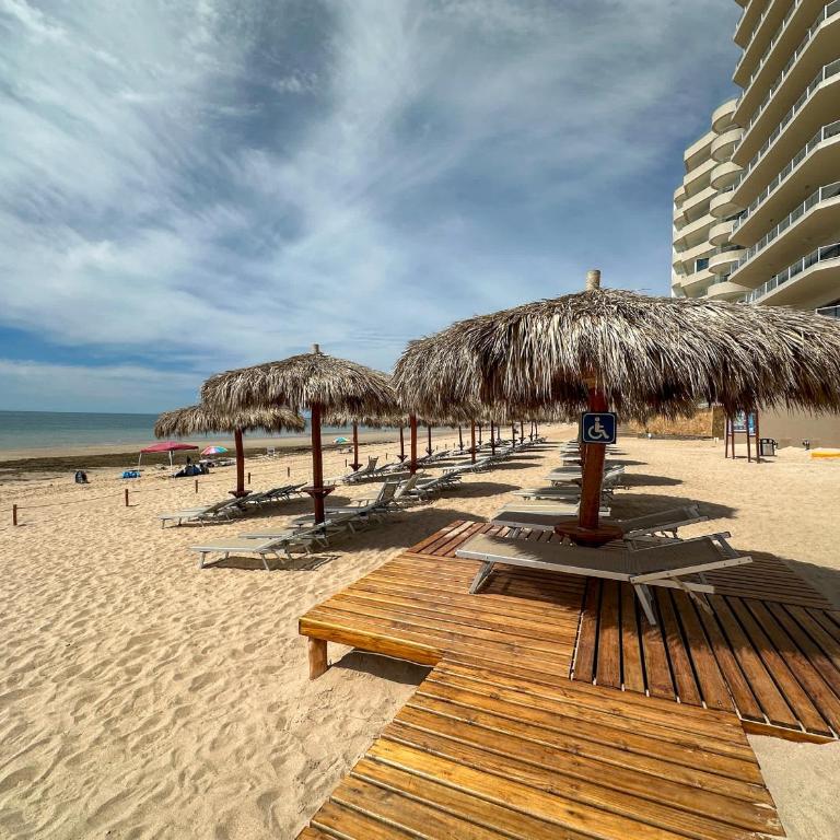 2BR Beachfront Retreat with Amazing Views - Apartment - 96