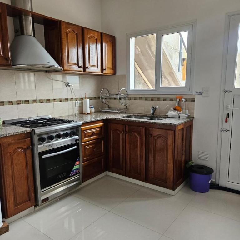 Comodo y amplio departamento cerca del centro - Sin cochera - - Apartamento de 2 dormitorios - 17