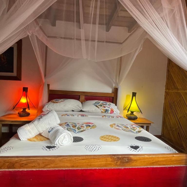 Hostal Olmito Canoa - Habitación Familiar con vistas al jardín - 2