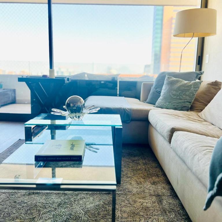 Amplio depto con vista, cercano a Parque Arauco y Clinica Alemana - Apartamento de 2 dormitorios - 13