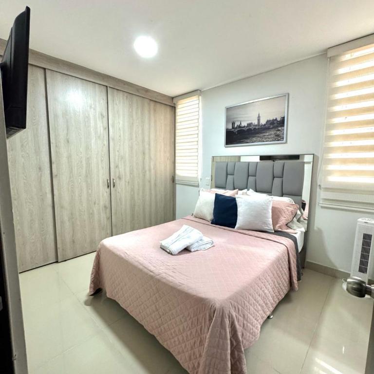 Alojamiento Con Mall en conjunto y cerca al Metro - Apartamento de 2 dormitorios - 28