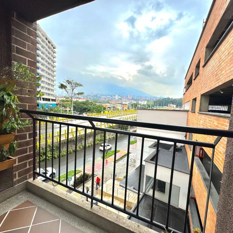 A 4 Minutos de la Estación del Metro, con Parqueadero, Piscinas, Sauna en Conjunto Privado - Apartamento de 2 dormitorios - 17