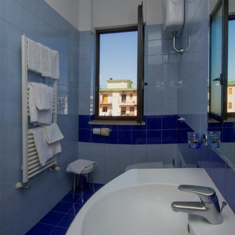 Hotel Leone - Camera Doppia con Letti Singoli con Balcone - 2