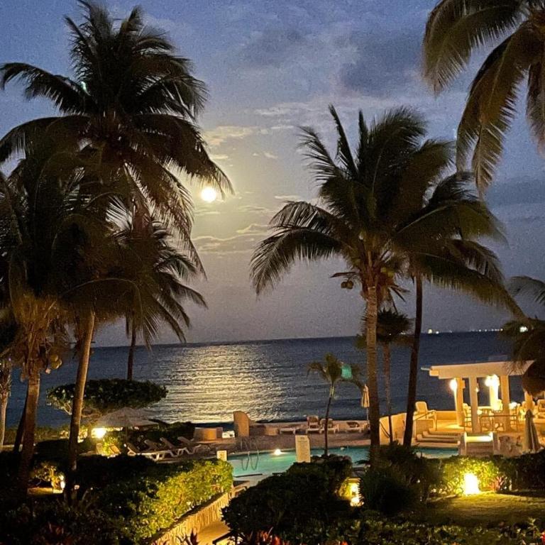 Beachfront 1 bedroom ocean view - Two-Bedroom Apartment - 2