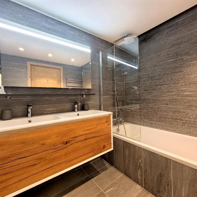 Appartement spacieux skis aux pieds, centre village, 8 pers, parking - FR-1-598-188 - Appartamento - 9