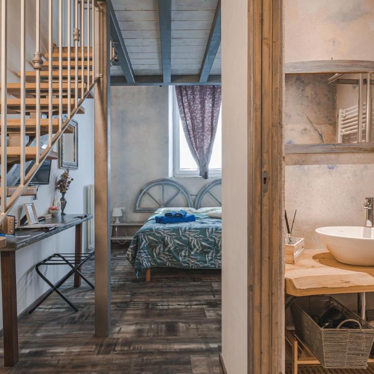 Trieste Art Loft - Camera Tripla Comfort con Doccia - 1
