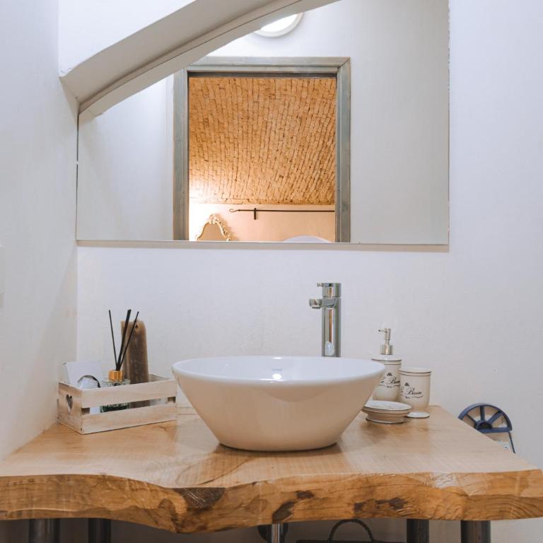 Trieste Art Loft - Camera Matrimoniale Economy con Letto alla Francese - 3