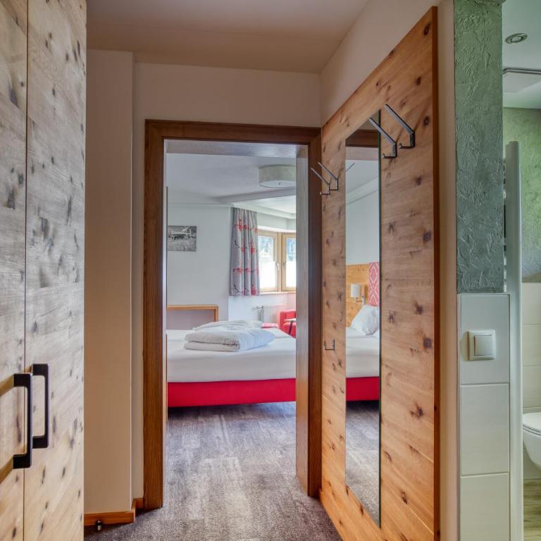 Hotel Jägerhof Ötz - Großes Doppelzimmer - 6