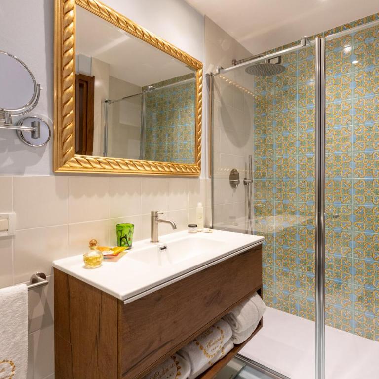 Villa Madrina Lovely and Dynamic Hotel - Superior Double Room with Balcony - 3
