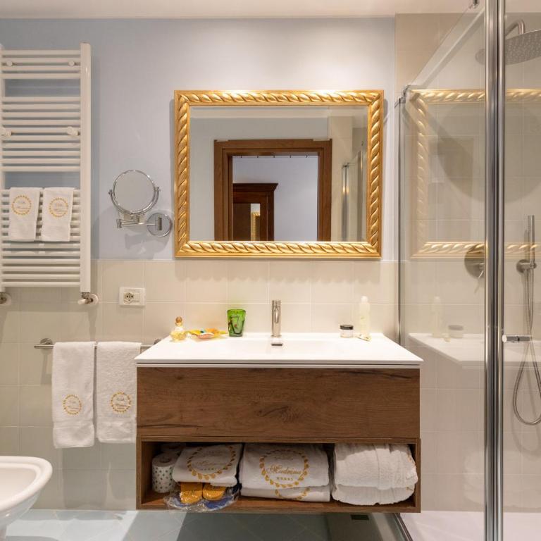 Villa Madrina Lovely and Dynamic Hotel - Superior Double Room with Balcony - 4