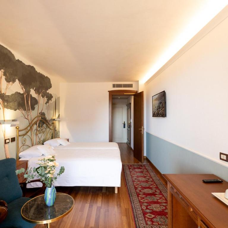 Villa Madrina Lovely and Dynamic Hotel - Superior Double Room with Balcony - 1