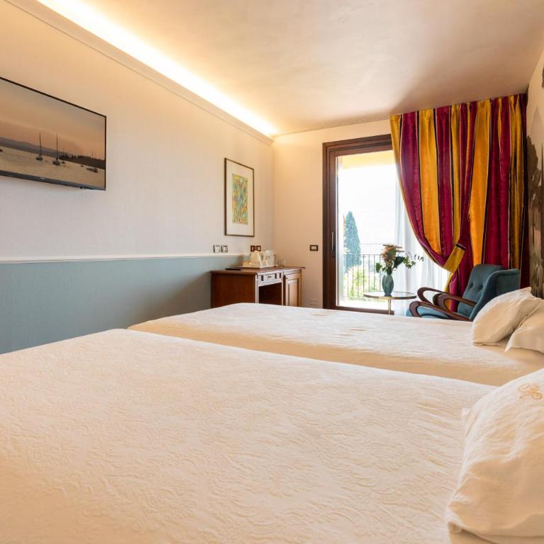Villa Madrina Lovely and Dynamic Hotel - Superior Double Room with Balcony - 6