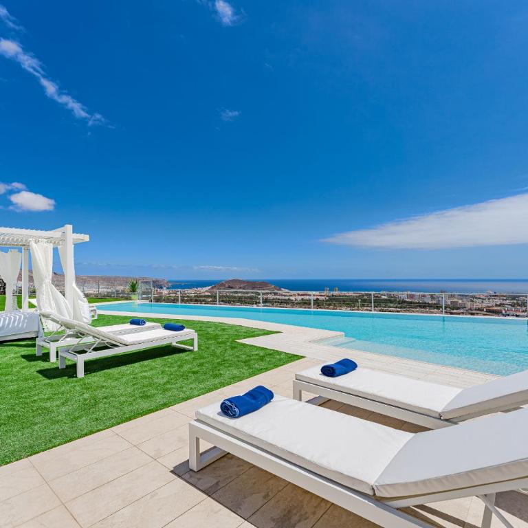 The Eagles Luxury Spa Villa Overlooking Siam Park Sleeps 14 - Villa Estándar - 6