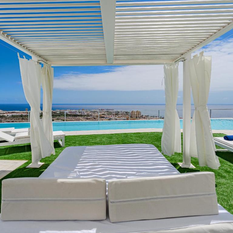 The Eagles Luxury Spa Villa Overlooking Siam Park Sleeps 14 - Villa Estándar - 37