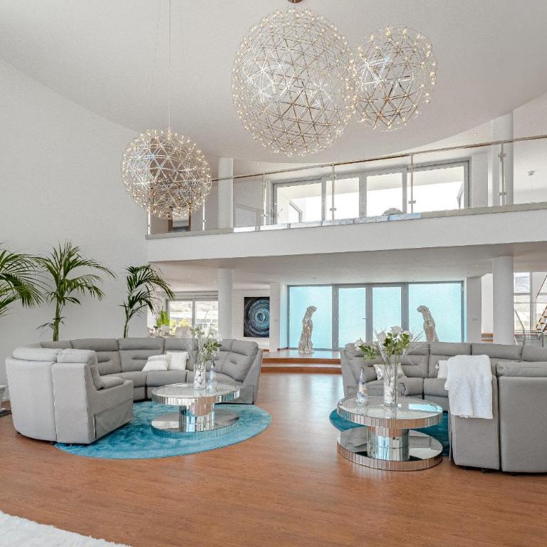 The Eagles Luxury Spa Villa Overlooking Siam Park Sleeps 14 - Villa Estándar - 36