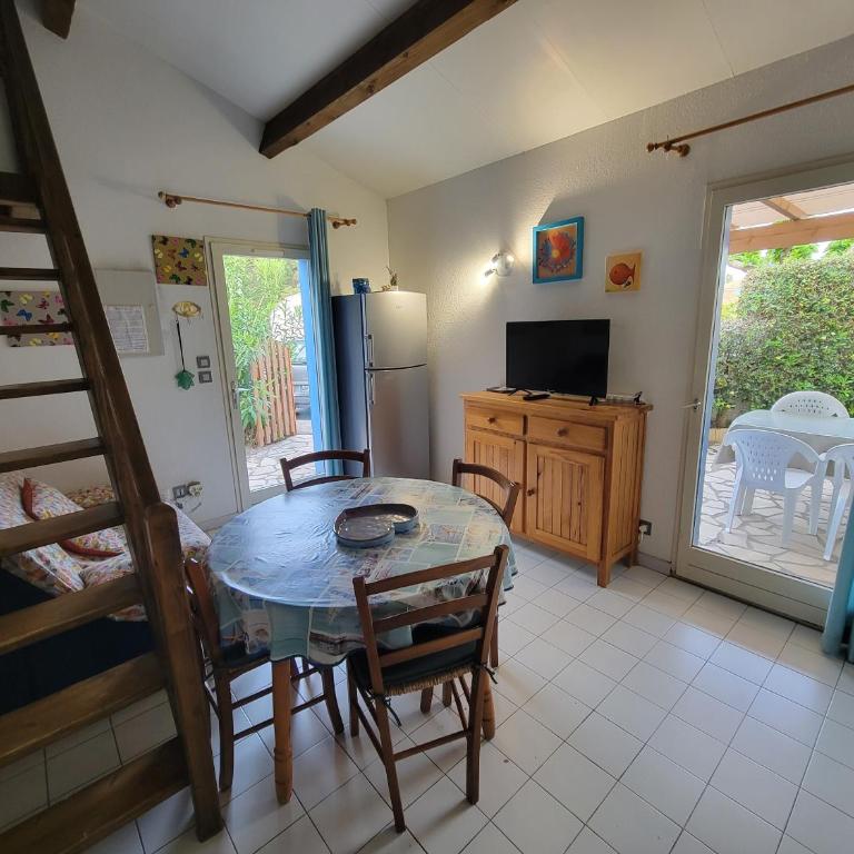 Jolie maison d'angle 4 couchages dans résidence privée à 300m de la mer PORTIRAGNES PLAGE LRHP47 - Maison 2 Chambres - 5