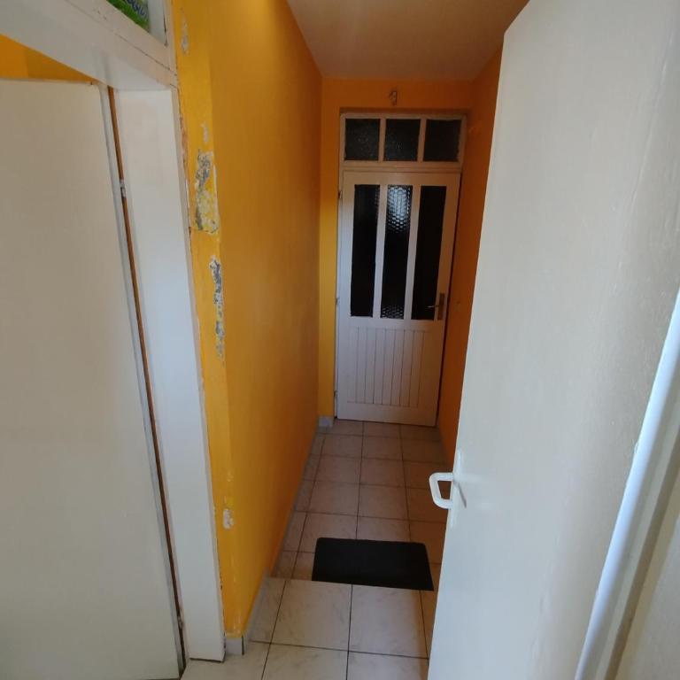 Aprtman 2 - One-Bedroom Apartment - 2
